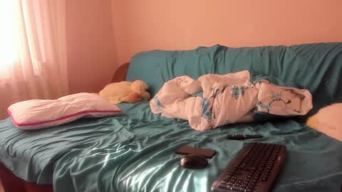 Snapshot of issabelle_69 chatting on 11/01/25, 06:37 Issabelle online show from 11/01/25, 06:37