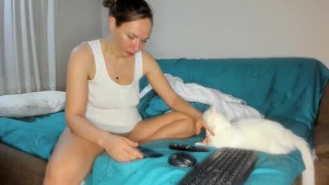 Snapshot of issabelle_69 chatting on 12/03/25, 06:21 Issabelle online show from 12/03/25, 06:21