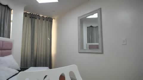 issadorajames online show from 12/25/24, 03:17