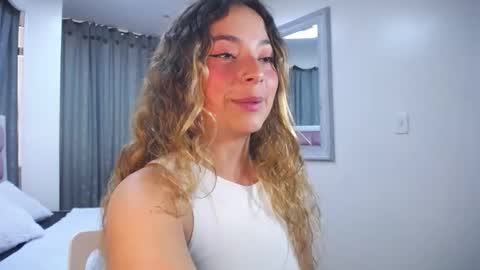 issadorajames online show from 01/07/25, 06:14