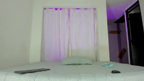 Isabella  online show from 06/06/26, 10:42