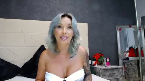 IssaSmyth online show from 07/14/26, 07:46