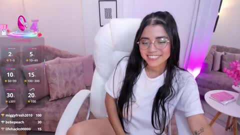 Snapshot of issi_loren chatting on 10/19/25, 07:25 issi_loren online show from 10/19/25, 07:25