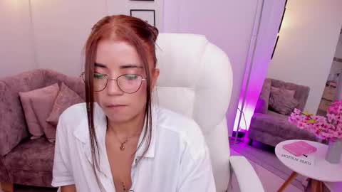 Snapshot of issi_loren chatting on 10/24/25, 03:19 issi_loren online show from 10/24/25, 03:19