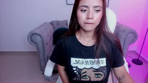 Snapshot of issi_loren chatting on 10/25/25, 03:29 issi_loren online show from 10/25/25, 03:29