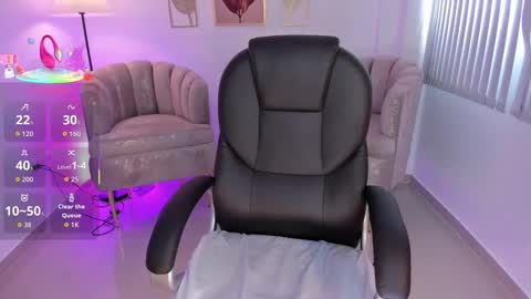 Snapshot of issi_loren chatting on 11/28/25, 02:20 issi_loren online show from 11/28/25, 02:20