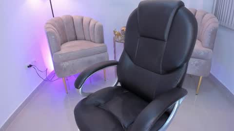 Snapshot of issi_loren chatting on 12/01/25, 12:59 issi_loren online show from 12/01/25, 12:59