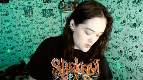 Snapshot of issis_demon chatting on 03/16/26, 03:56 Yiz online show from 03/16/26, 03:56