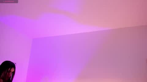 issis_smith online show from 10/28/25, 03:43