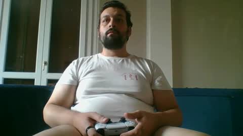 Snapshot of italianbigboy93 chatting on 10/21/25, 12:39 italianbigboy93 online show from 10/21/25, 12:39
