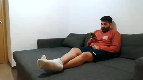 italianboybcn online show from 12/18/24, 07:58