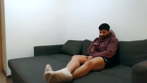 italianboybcn online show from 12/18/24, 06:57
