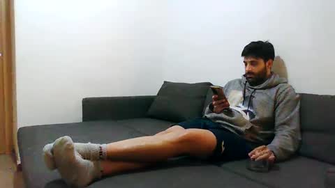 italianboybcn online show from 01/01/25, 09:09