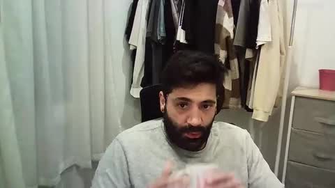 italianboybcn online show from 11/25/25, 06:46