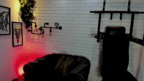 Italo Moore online show from 10/20/25, 11:21