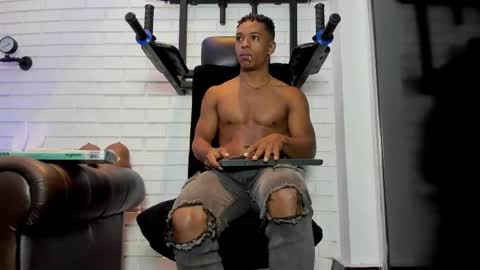 Italo Moore online show from 10/22/25, 11:21