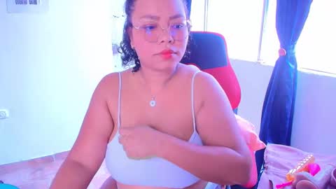 Snapshot of italy__boobs_ chatting on 02/28/26, 05:58 Sofia online show from 02/28/26, 05:58