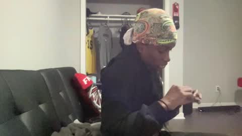 Snapshot of its5iveam chatting on 12/07/24, 08:49 5ive AM online show from 12/07/24, 08:49