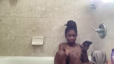 Snapshot of its5iveam chatting on 01/08/25, 07:13 5ive AM online show from 01/08/25, 07:13