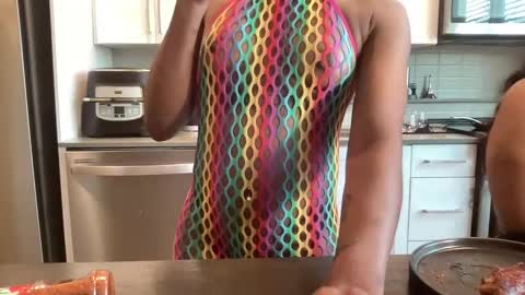 Snapshot of its5iveam chatting on 01/15/25, 10:02 5ive AM online show from 01/15/25, 10:02