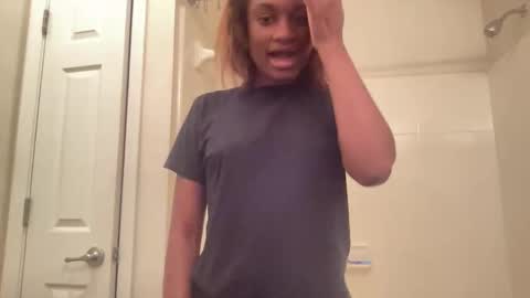 Snapshot of its5iveam chatting on 10/15/25, 01:17 5ive AM online show from 10/15/25, 01:17