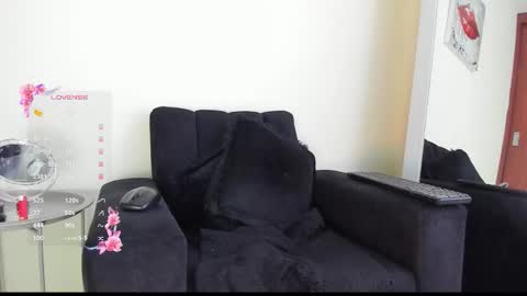 Snapshot of its__angelica_ chatting on 11/03/25, 06:09 Angelica online show from 11/03/25, 06:09