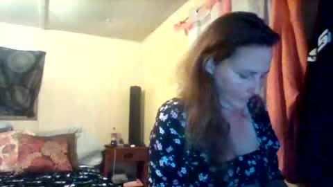 Snapshot of its_kimber chatting on 10/06/25, 12:02 its kimber online show from 10/06/25, 12:02