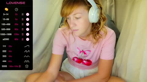 Snapshot of its_lily chatting on 11/16/25, 10:04 Lily online show from 11/16/25, 10:04