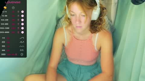 Snapshot of its_lily chatting on 04/06/26, 09:27 Lily online show from 04/06/26, 09:27