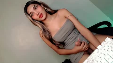 Bella online show from 01/14/25, 04:47