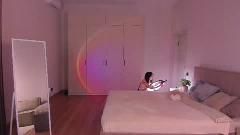 Yami online show from 06/18/26, 12:53