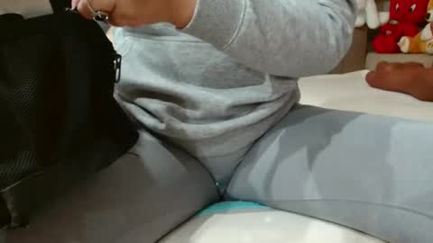 Snapshot of itsbustymommy chatting on 09/28/25, 10:15 Busty mommy online show from 09/28/25, 10:15