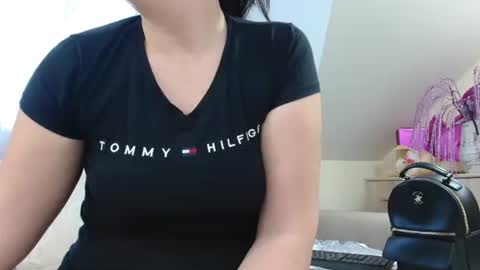 Busty mommy online show from 12/17/25, 08:53