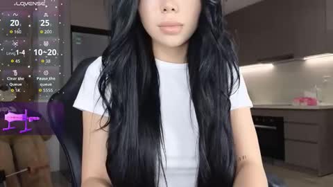 Snapshot of itsdevilcat chatting on 10/28/25, 05:15 Queen Liya online show from 10/28/25, 05:15