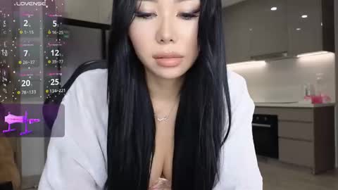 Snapshot of itsdevilcat chatting on 10/30/25, 05:35 Queen Liya online show from 10/30/25, 05:35