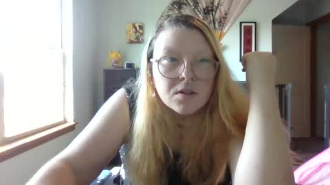 Itsglitchh222 online show from 09/13/25, 09:14