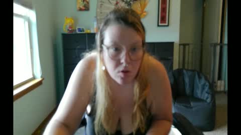 Itsglitchh222 online show from 09/15/25, 09:37