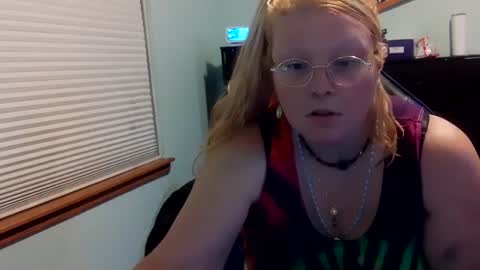 Itsglitchh222 online show from 09/22/25, 06:04