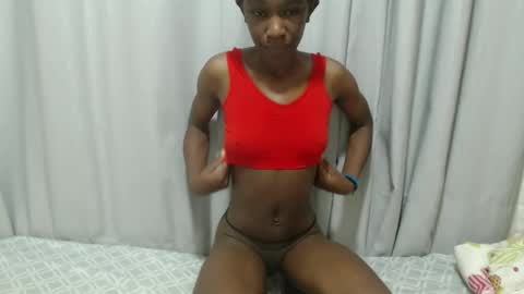 Laynne online show from 11/02/25, 04:37