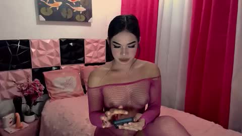 Snapshot of itsme_anastasia69 chatting on 10/20/25, 04:02 Anna online show from 10/20/25, 04:02