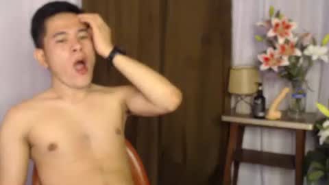 Snapshot of itsme_kent chatting on 10/19/25, 11:22 kenneth online show from 10/19/25, 11:22