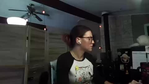 Snapshot of itsmesophie_x chatting on 10/14/25, 04:19 ItsMeSophie X online show from 10/14/25, 04:19