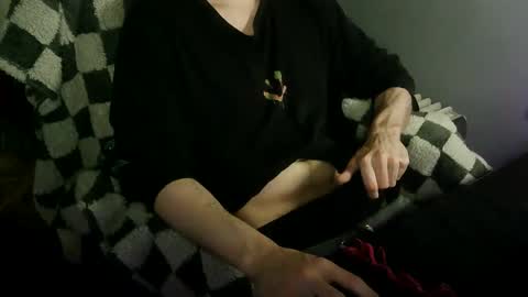 itsnotliam834 online show from 10/20/25, 01:06