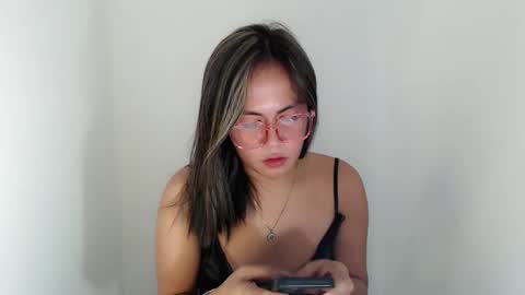 itsurgil_kloeh online show from 11/17/25, 07:03