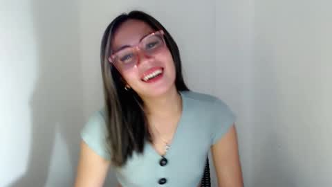 itsurgil_kloeh online show from 11/22/25, 08:19