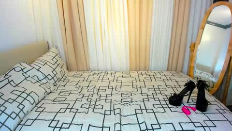 itsurgirlbubbles online show from 10/11/25, 07:07