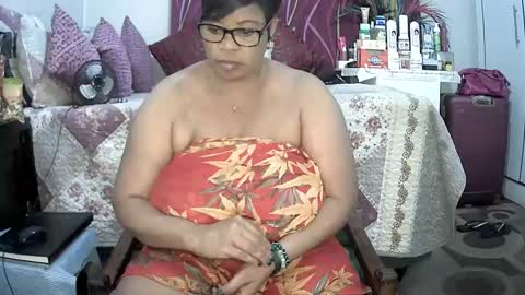 itumeleng74 online show from 12/26/24, 08:32