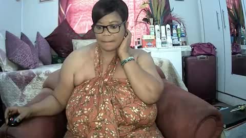 itumeleng74 online show from 12/31/24, 08:37