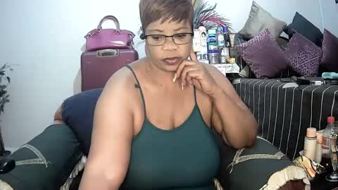 itumeleng74 online show from 01/28/25, 10:12