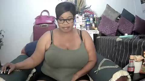 itumeleng74 online show from 02/02/25, 10:24